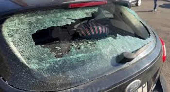 Una dintre cele 51 de mașini vandalizate la Suceava