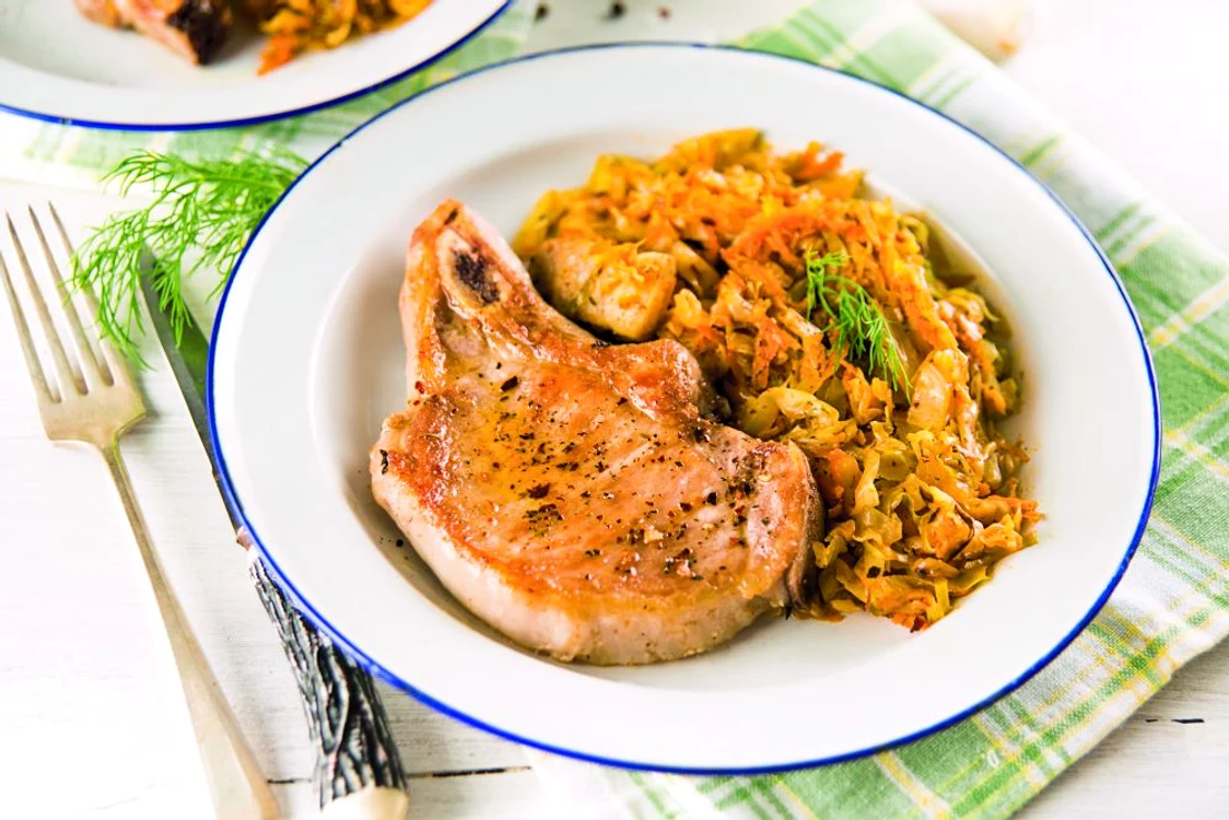 Varză călită cu cotlete de porc  Secretele unei reţete delicioase jpeg
