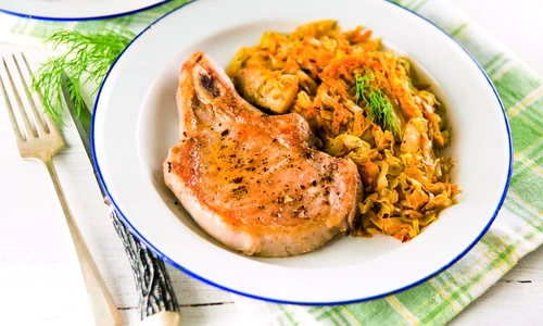 Varză călită cu cotlete de porc  Secretele unei reţete delicioase jpeg
