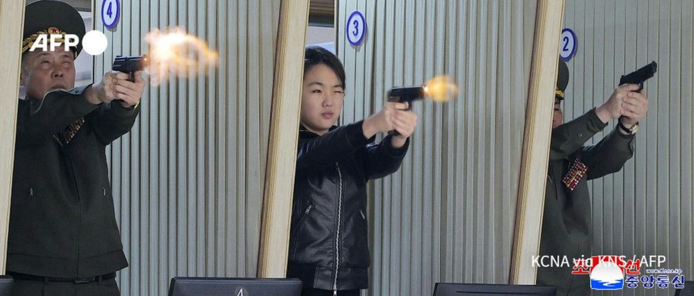 Fiica lui Kim Jong Un, surprinsă trăgând cu pistolul. Apar noi speculații privind viitoarea succesiune în Coreea de Nord