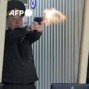 Kim Ju Ae, fiica liderului nord-coreean Kim Jong Un, trăgând cu un pistol FOTO: X/@thenewsdrill