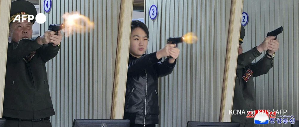 Fiica lui Kim Jong Un, surprinsă trăgând cu pistolul. Apar noi speculații privind viitoarea succesiune în Coreea de Nord