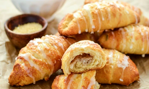 cornuri cu gem de afine si crema de branza jpeg