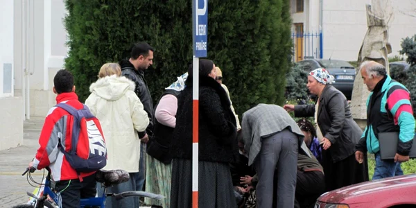 Uneia dintre ţigănci i s-a făcut rău