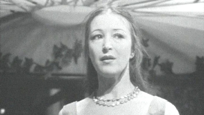 16 iata femeia 11 17096900 jpg jpeg