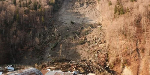 aluencari teren azuga foto isu