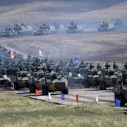 Rusia păstrează 80 000 de militari și un număr semnificativ de echipamente şi tehnică militară la granița cu Ucraina jpeg