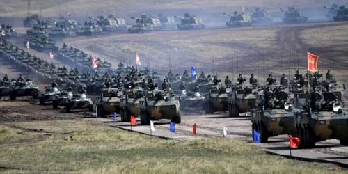 Rusia păstrează 80 000 de militari și un număr semnificativ de echipamente şi tehnică militară la granița cu Ucraina jpeg