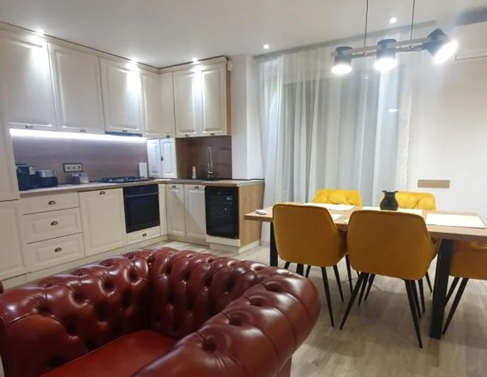 Peste 2.000 de euro ajunge un apartament în centrul orașului în 3-8 august. FOTO: Opera Residence 
