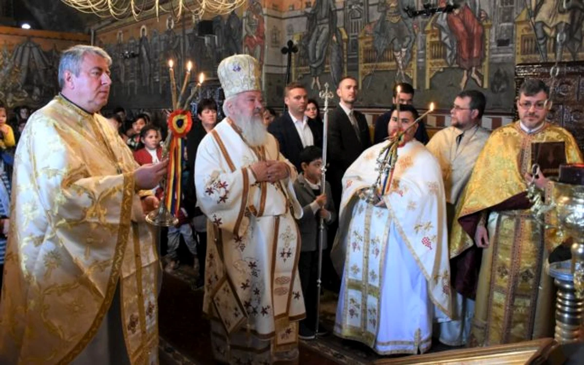Mitropolitul Clujului, Andrei Andreicuţ, va oficia slujba de Sfânta Maria de la Mănăstirea Nicula. FOTO: radiorenaşterea.ro