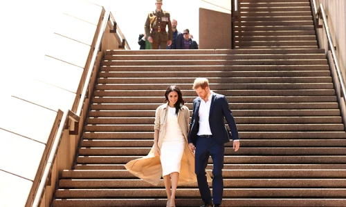 În Australia, Meghan și Harry au fost foarte zâmbitori și s au ținut tot timpul de mână jpeg