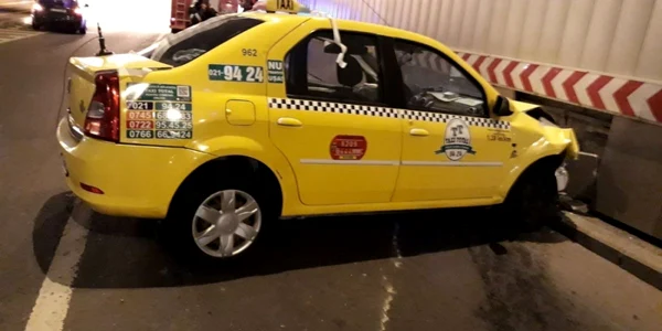 accident taxi Pasajul Victoriei