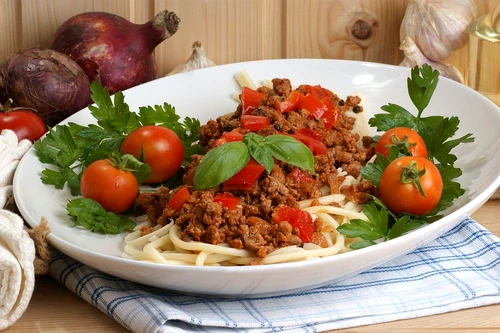 spaghete cu sos ragu jpeg