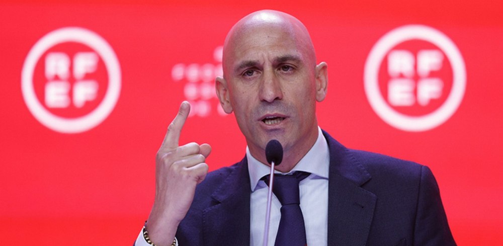 Luis Rubiales, președintele federației care a sărutat pe gură o jucătoare, forțat să demisioneze