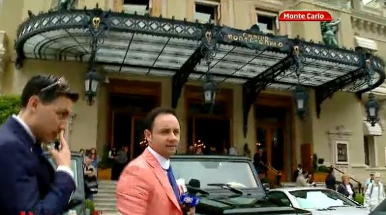 Cei doi au trecut şi pe la casino, locul unde averile milionarilor sunt jucate în fiecare seară (captură: Pro TV)