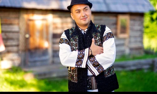 Ilie Caraș are o relație de ceva vreme însă nu îi place să intre în detalii pentru că domeniul în care lucrează, pe lângă muzica populară, nu îi permite acest lucru