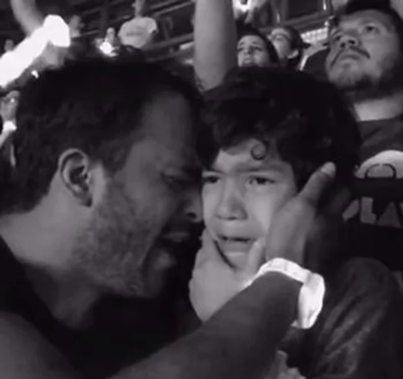 Băiețelul a trăit concertul Coldplay la maximumFoto: captură video
