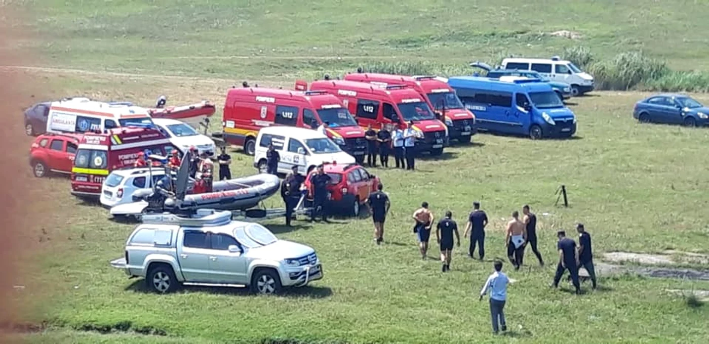 Cercetările continuă pe lacul din Caracal, aflat la un kilometru de casa suspectuluiFoto: Facebook/ Luis Lazarus