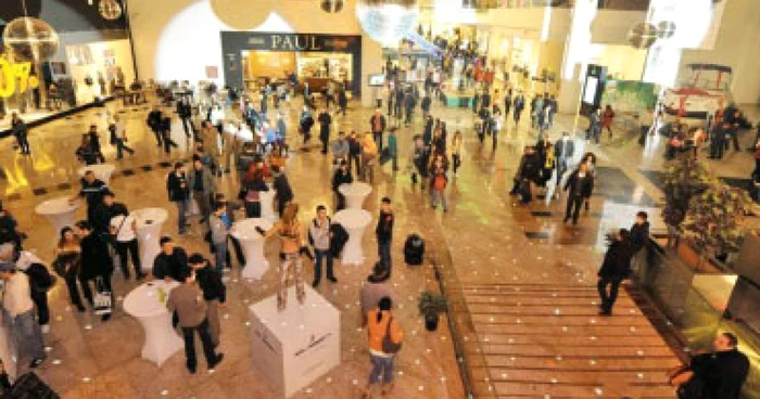 Mall-urile deschise în acest an sunt pe jumătate goale