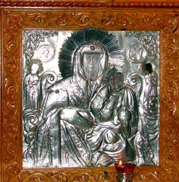 Icoana făcătoare de minuni de la Biserica Sfânta Treime din Piteşti