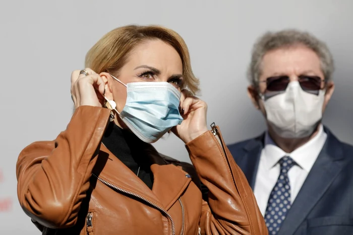 Gabriela Firea şi Adrian Streinu Cercel susţin o conferinta de presa la sediul PSD din Bucureşti duminica 18 octombrie 2020 FOTO Inquam Photos / George Calin