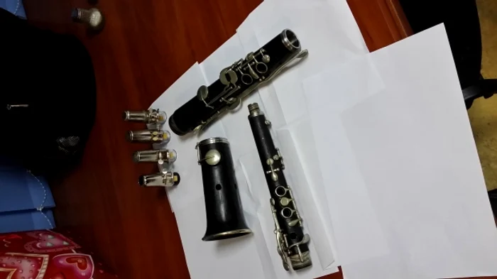 Instrumentul a fost găsit de un bucureştean pe o bancă, în zona Basarab