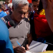 Călin Georgescu, în mijlocul sinistraților din Broșteni, Suceava. FOTO Inquam Photos / Saul Pop