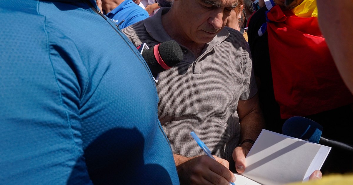 Georgescu, înconjurat de interlopi la Broșteni. Cine sunt personajele controversate din jurul fostului candidat la președinție