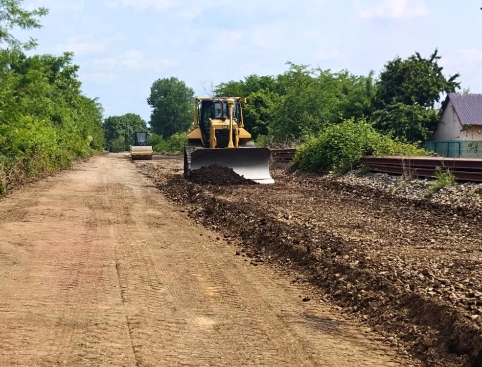 Lucrări la terasamente pe calea ferată București - Giurgiu. FOTO: CFR Infrastructură