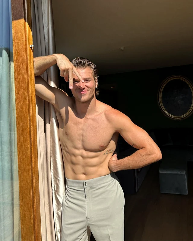 Matthew Noszka, actor și model internațional jpg