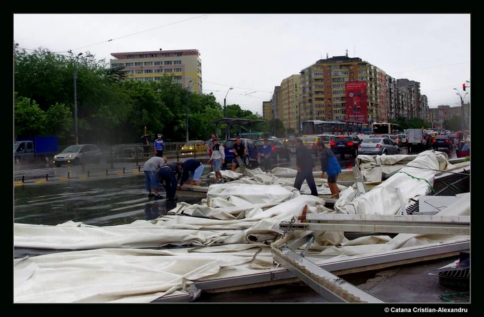 Femeia intrată în comă după prăbuşirea cortului doborât de furtună a murit la spitalul „Sf.Pantelimon“ din Bucureşti FOTO: Cristian Alexandru Catana