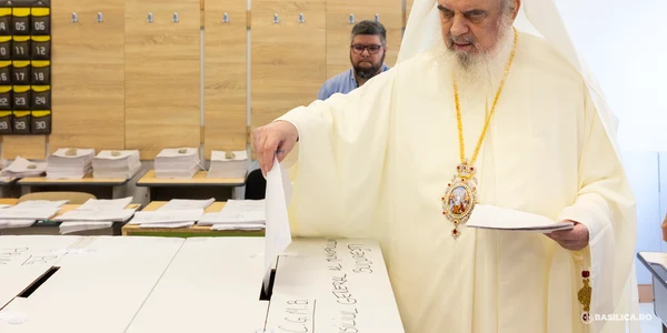 Patriarhul Daniel a votat duminică la alegerile europarlamentare și locale   Foto X Basilica Mircea Florescu jpg