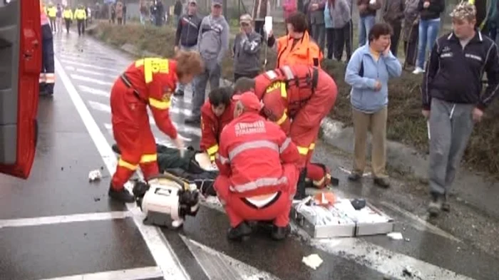 Un bărbat a fost ucis și fetiță este grav rănită, pe o trecere de pietoni