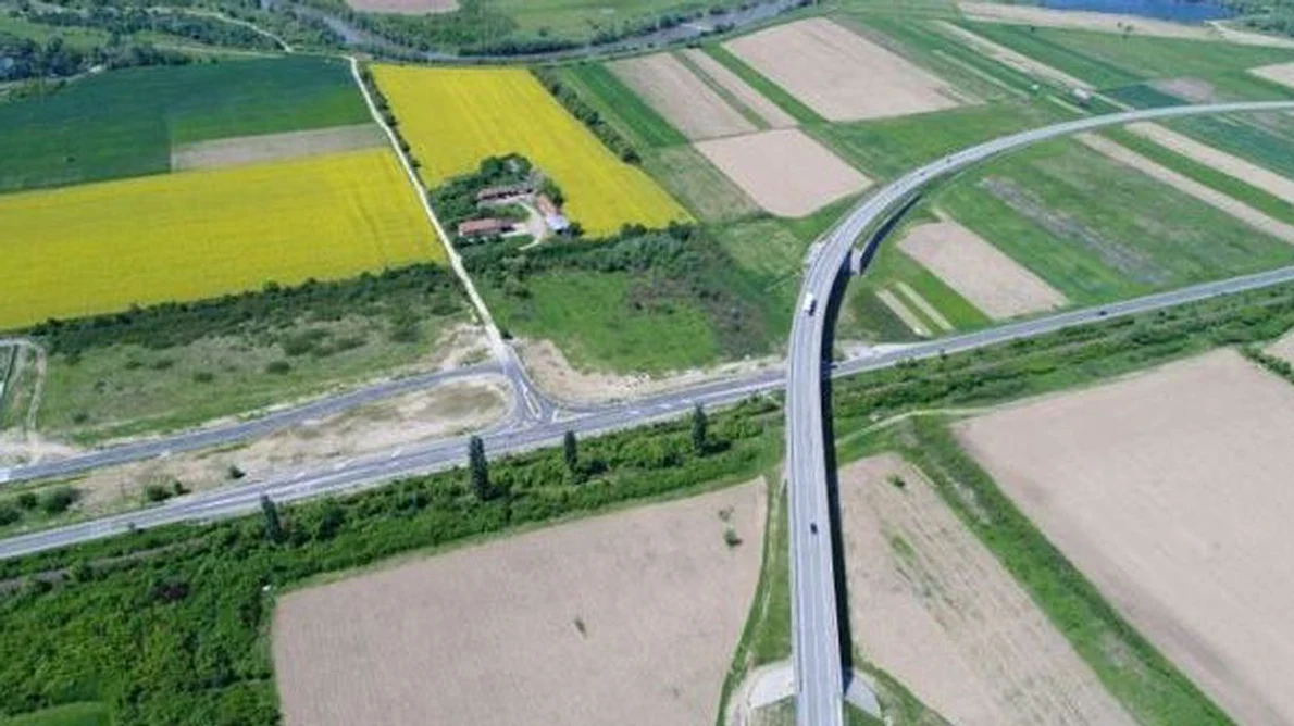 Descoperire importantă   peste 100 de morminte, locuinţe din trei epoci, monede şi podoabe  jpeg