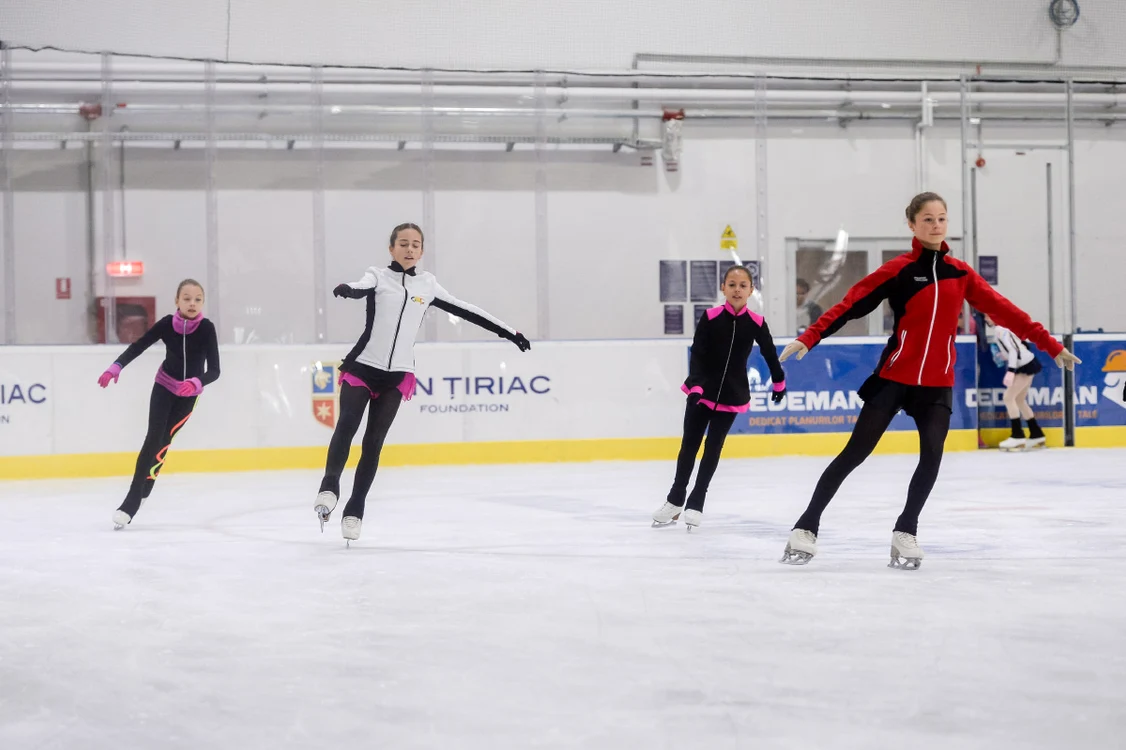 180 de concurenți din 19 țări participă la competiția de patinaj artistic