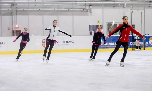 180 de concurenți din 19 țări participă la competiția de patinaj artistic jpeg