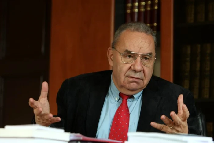 Andrei Marga a dat note informative FOTO Marian Iliescu