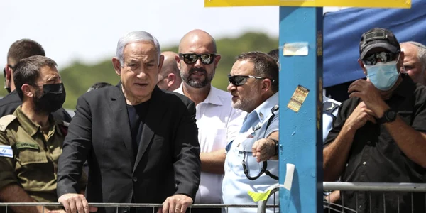 Benjamin Netanyahu vizItand locul tragediei de la Meron FOTO EPA-EFE