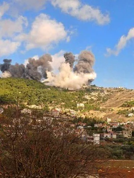 Zeci de atacuri aeriene israeliene în sudul și estul Libanului FOTO: X/ @TheSaviour