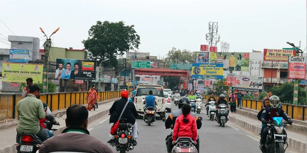 scuter india aglomeratie transport foto shutterstock png
