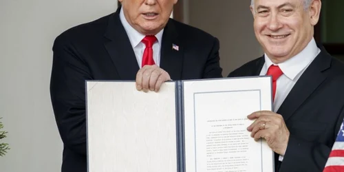 Preşedintele american Donald J Trump şi premierul israelian Benjamin Netanyahu au semnat un act care recunoaşte Înălţimile Golan drept teritoriu israelian în urma la Casa Albă din Washington DC Statele Unite ale Americii FOTO EPA-EFE / Shawn Thew