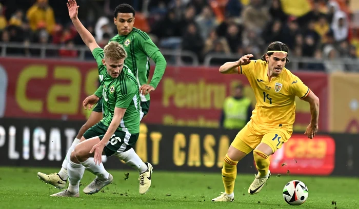 Ianis Hagi (dreapta) mai are câteva luni să se impună la echipa de club (FOTO: Sportpictures)