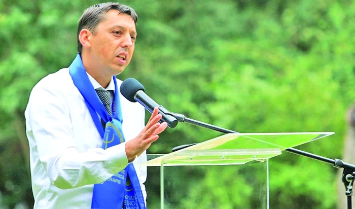 prof. univ. dr.  Daniel David