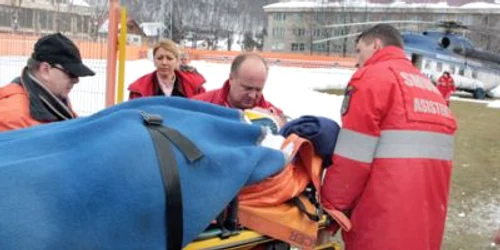 Medicul chirurg Stelian Corneliac a fost dus la Iaşi cu elicopterul pentru a fi operat