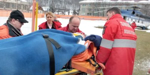 Medicul chirurg Stelian Corneliac a fost dus la Iaşi cu elicopterul pentru a fi operat