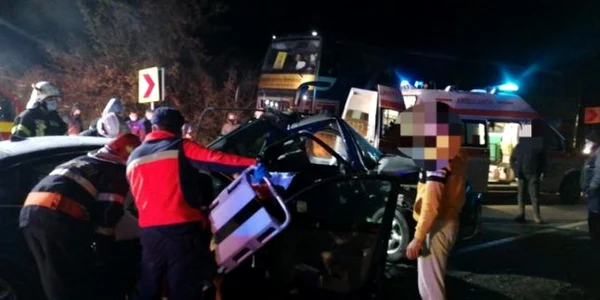 Accident pe DN 14 în Sibiu cu patru victime dintre care două încarcerate Foto Adevărul