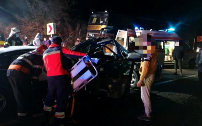 Accident pe DN 14 în Sibiu cu patru victime dintre care două încarcerate Foto Adevărul