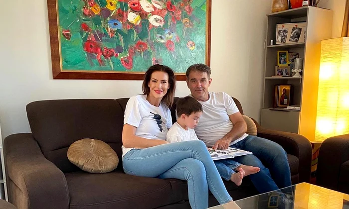 Roxana Ciuhulescu si Silviu Bulugioiu in casa noua Ana si Cezar (1) jpg
