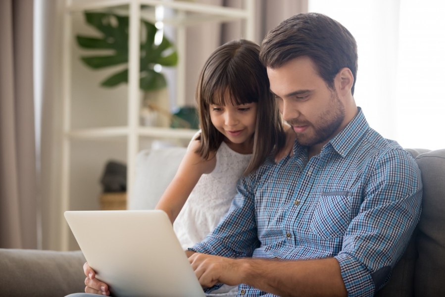 Utilizarea Internetului, asociată cu starea de bine. Ce au descoperit cercetătorii de la Oxford
