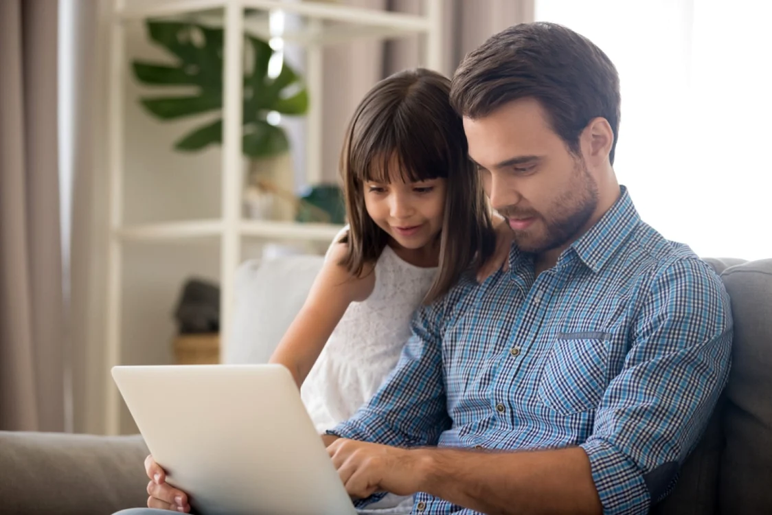 Persoanele care au acces la Internet au o satisfacție personală mai ridicată. FOTO Shutterstock